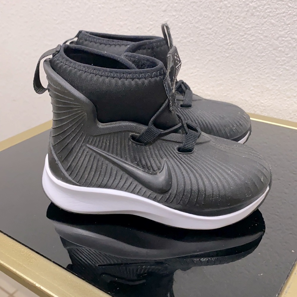 Nike all weather toddler boots